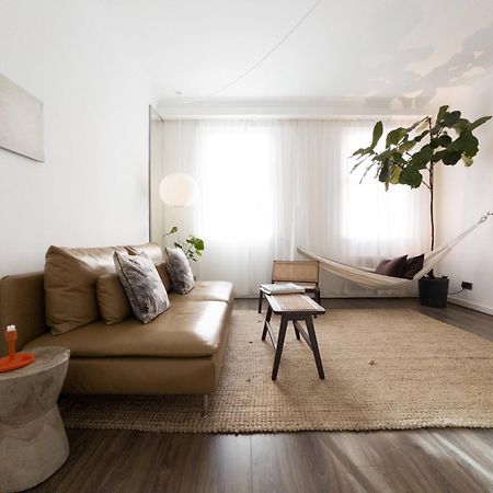 Tranquil Oasis W 100Inch Cinema & Hammock, By The Design Traveller Apartment London Bagian luar foto
