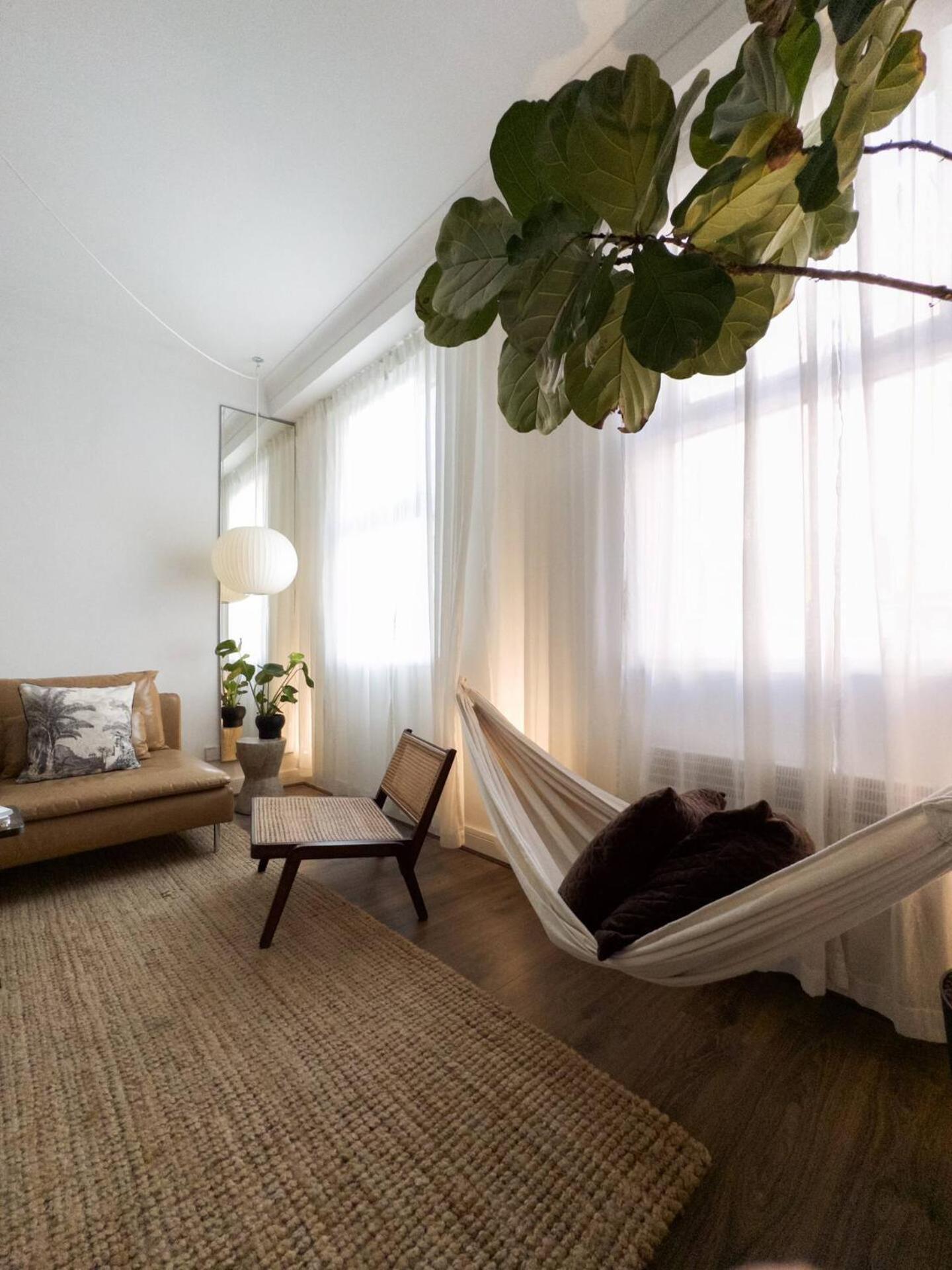 Tranquil Oasis W 100Inch Cinema & Hammock, By The Design Traveller Apartment London Bagian luar foto