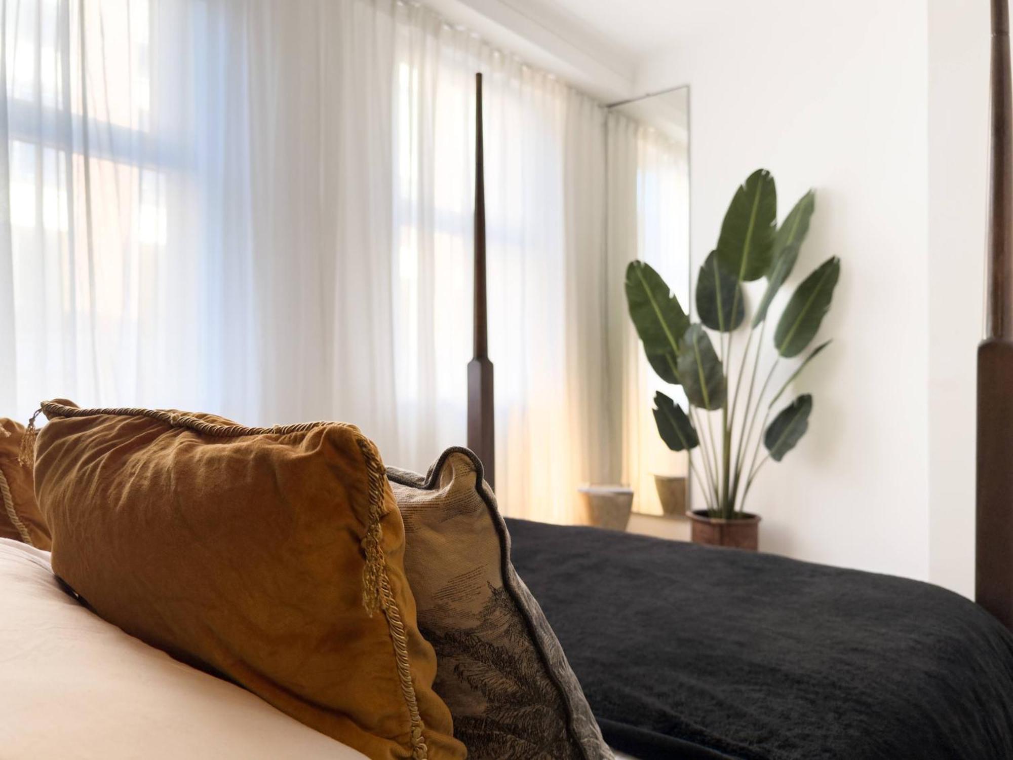 Tranquil Oasis W 100Inch Cinema & Hammock, By The Design Traveller Apartment London Bagian luar foto