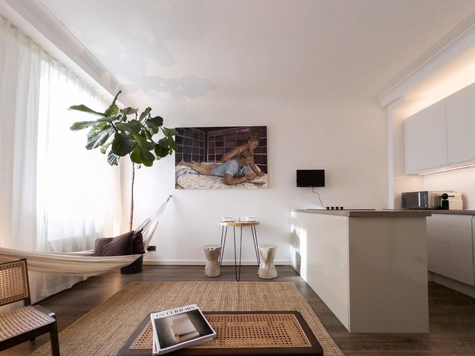 Tranquil Oasis W 100Inch Cinema & Hammock, By The Design Traveller Apartment London Bagian luar foto
