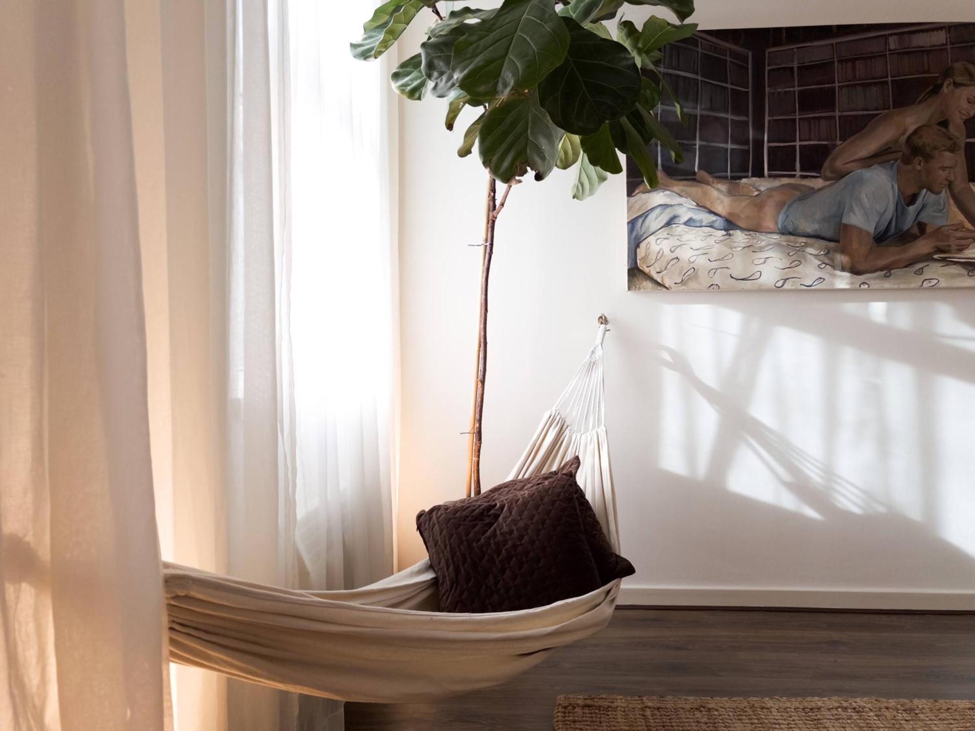 Tranquil Oasis W 100Inch Cinema & Hammock, By The Design Traveller Apartment London Bagian luar foto