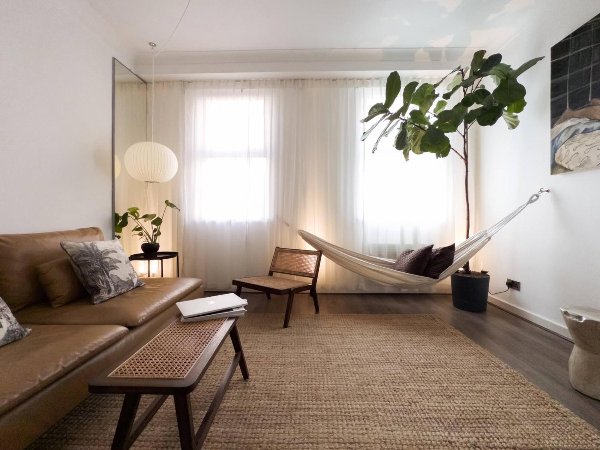 Tranquil Oasis W 100Inch Cinema & Hammock, By The Design Traveller Apartment London Bagian luar foto